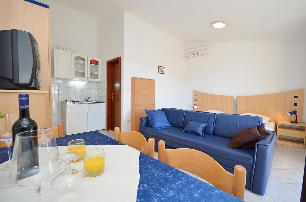 Apartments Mira Tribalj Εξωτερικό φωτογραφία