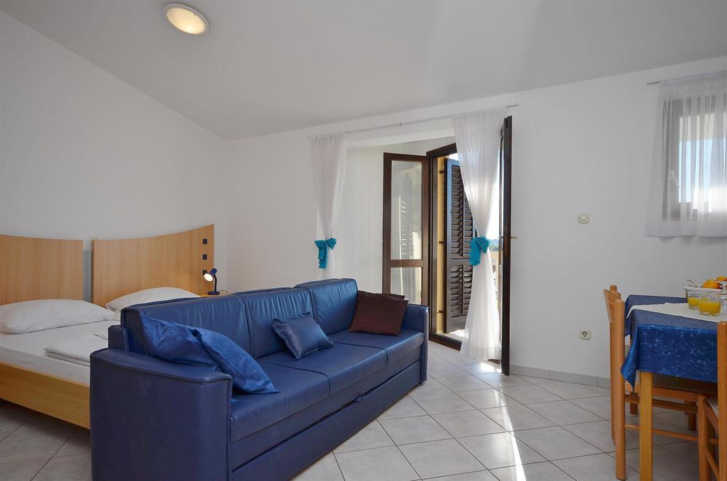 Apartments Mira Tribalj Εξωτερικό φωτογραφία